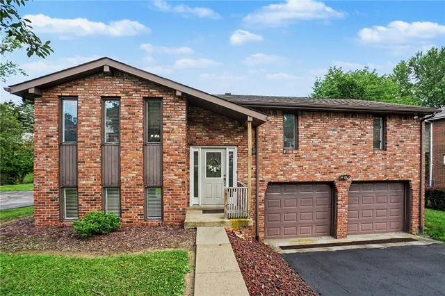 4446 Marywood Dr, Monroeville, PA 15146