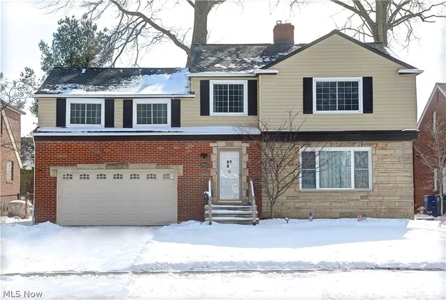 15801 Edgecliff Ave, Cleveland, OH 44111