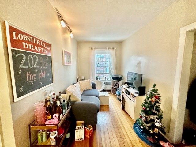 435 Hanover St #3A, Boston, MA 02113