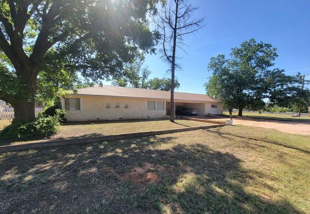 1911 Hoyt St, Sweetwater, TX 79556