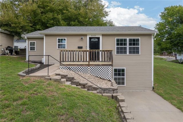 3325 Locust St, Saint Joseph, MO 64501