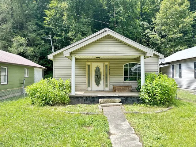 1477 Appalachian Hwy, Pineville, WV 24874