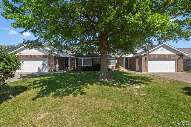 846 & 848 Aaron Dr, Jackson, MO 63755