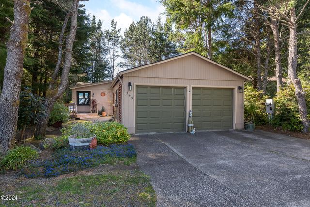 345 Seagrove Loop, Lincoln City, OR 97367
