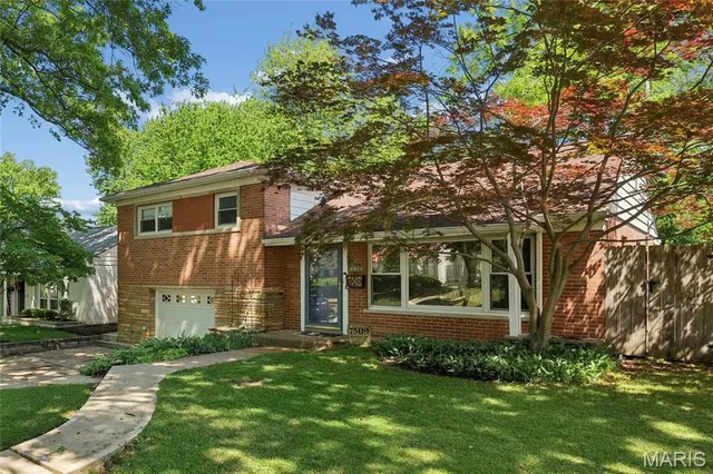 7509 Gannon Ave, Saint Louis, MO 63130