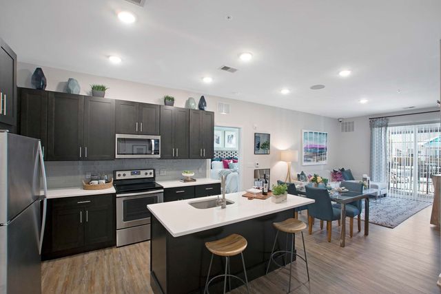 400 Cardinal Ct #813, Ledgewood, NJ 07852