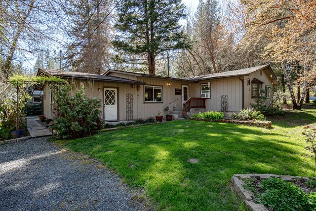 1035 Minthorne Rd, Rogue River, OR 97537