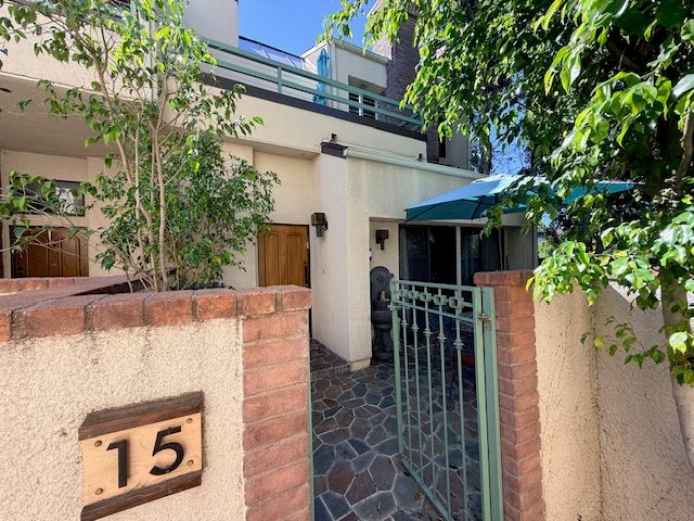 18755 Hatteras St #15, Tarzana, CA 91356