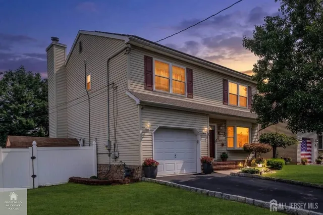 266 Thomas St, Woodbridge, NJ 07095