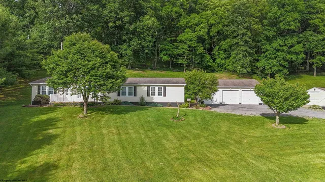93 Brooke Dr, Grafton, WV 26354