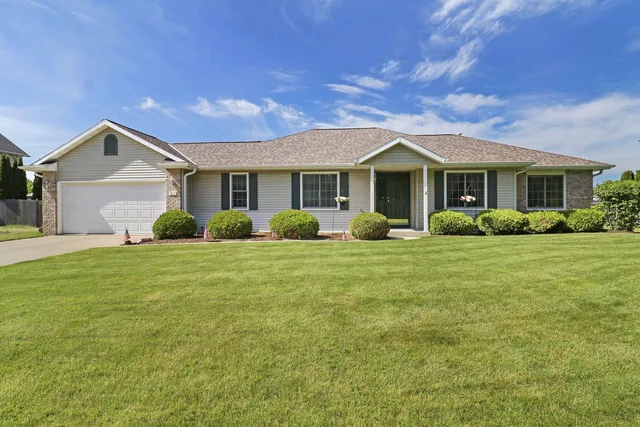 914 Riva Rdg, Caledonia, WI 53108