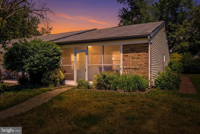 135 Huntington Dr, Southampton, NJ 08088