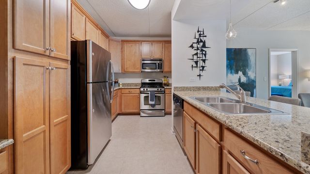 2845 Easton St   #2825-201, Downers Grove, IL 60515