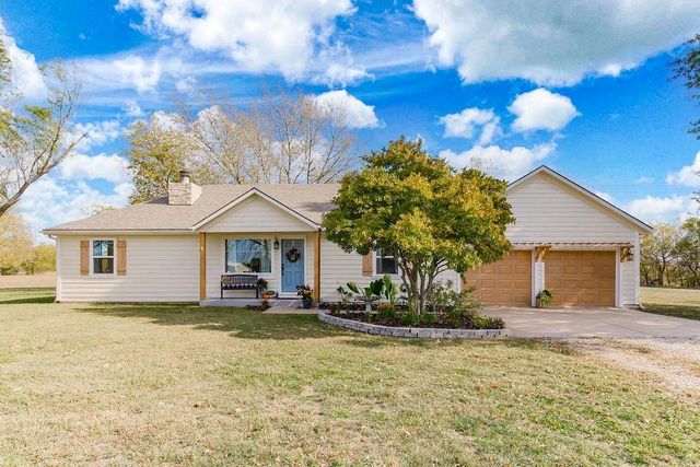 32065 Valley View Dr, Paola, KS 66071