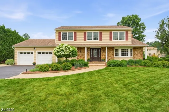 16 Brookside Rd, Succasunna, NJ 07876