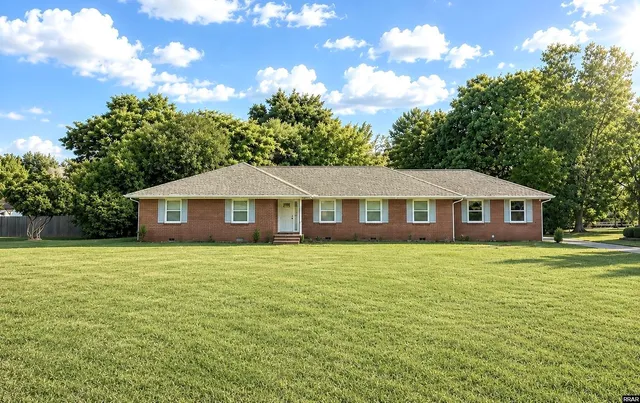 911 Sherwood Dr, Union City, TN 38261