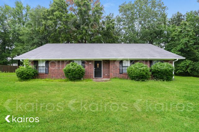 1003 Rosswood Colony Dr, Pine Bluff, AR 71603