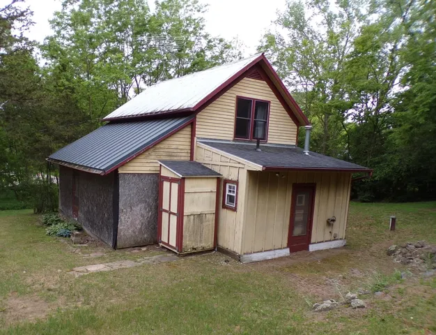 N1203 County Rd N, Neshkoro, WI 54960