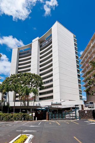 2877 Kalakaua Ave, Honolulu, HI 96815