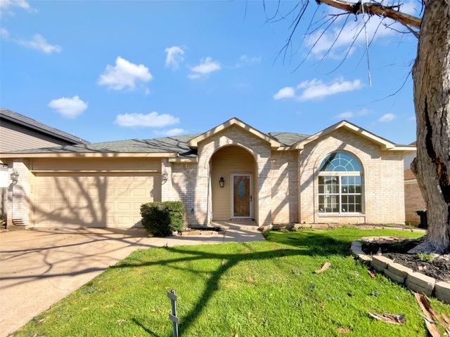 3212 Forest Creek Dr, Fort Worth, TX 76123