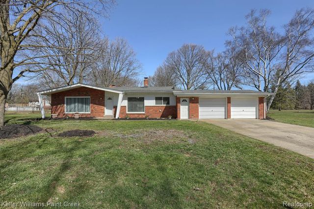 8881 Houghton Dr, Sterling Heights, MI 48314