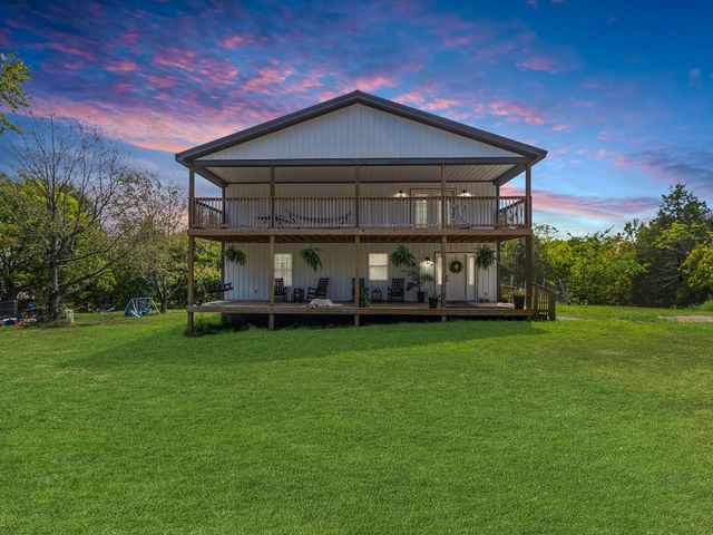 1555 Roscoe Veazey Rd, Manitou, KY 42436