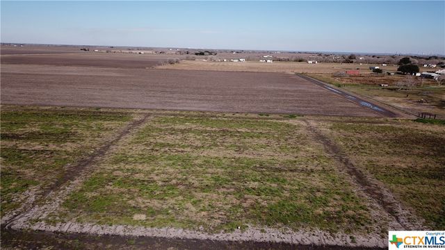 8 Cotton Field Ln, Pt Lavaca, TX 77979