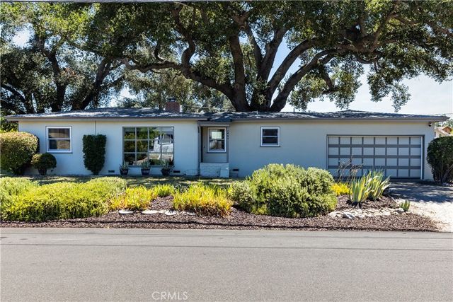 240 Oak St, Paso Robles, CA 93446