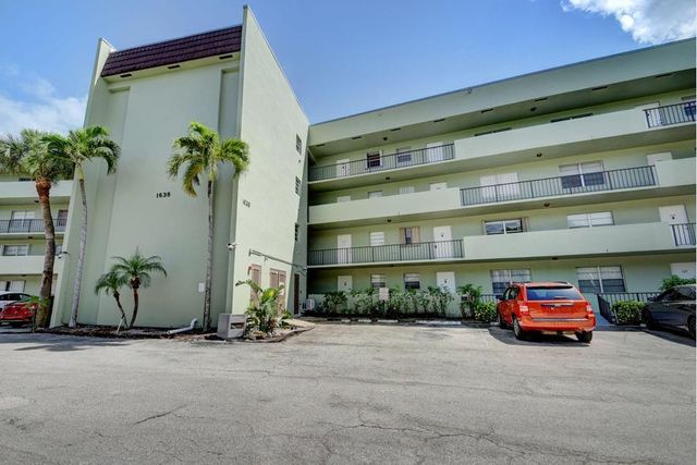 1638 Embassy Dr #303, West Palm Beach, FL 33401