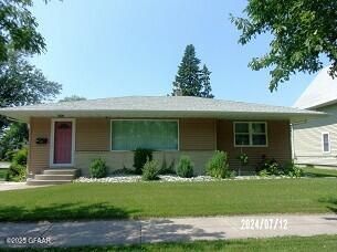 1103 N  20th St, Grand Forks, ND 58203