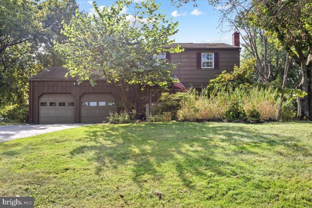 4 Driftwood Dr, Norristown, PA 19403