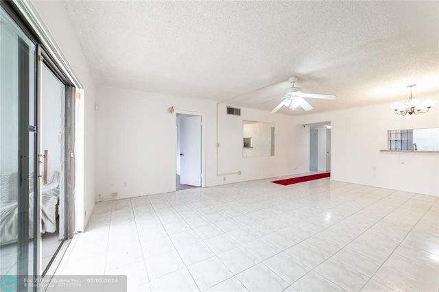 4211 NW 41st St #201, Lauderdale Lakes, FL 33319