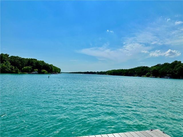 6 Misty Ln, Linn Valley, KS 66040
