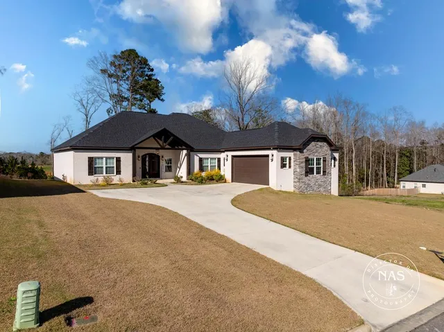 113 Laney Ln, Dothan, AL 36301