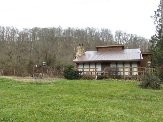 39 Friendly Landing, Sistersville, WV 26175