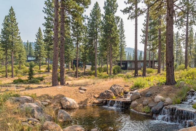2412 Newhall Ct, Truckee, CA 96161