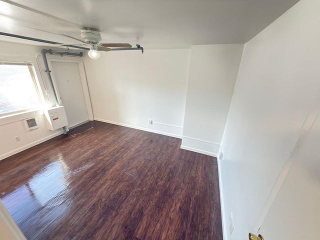 9632 Aurora Ave N #4, Seattle, WA 98103
