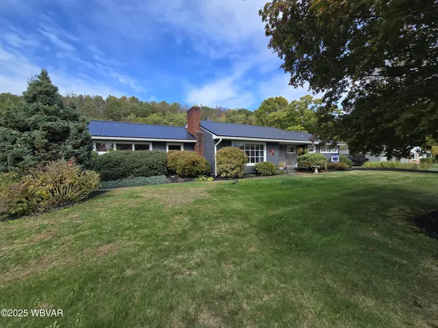 1715 Clarion Dr, Williamsport, PA 17701