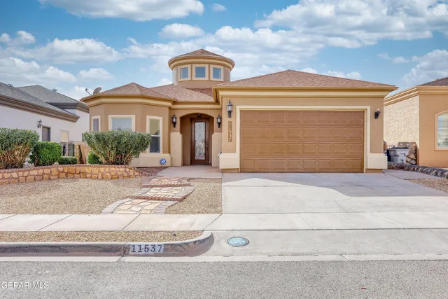 11537 Porfirio Payan Dr, El Paso, TX 79934