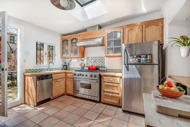 648 Union St #1, Brooklyn, NY 11215