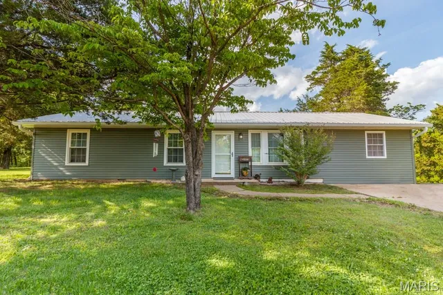 15895 Hallmark Ln, St Robert, MO 65584