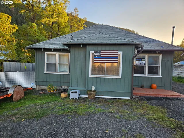 409 N  Main St, Klickitat, WA 98628