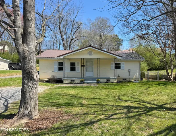 1618 Hogan St, Athens, TN 37303