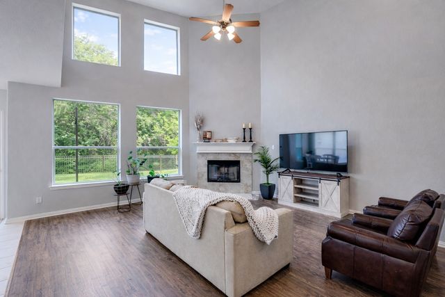 330 Kirby Dr, Lantana, TX 76226