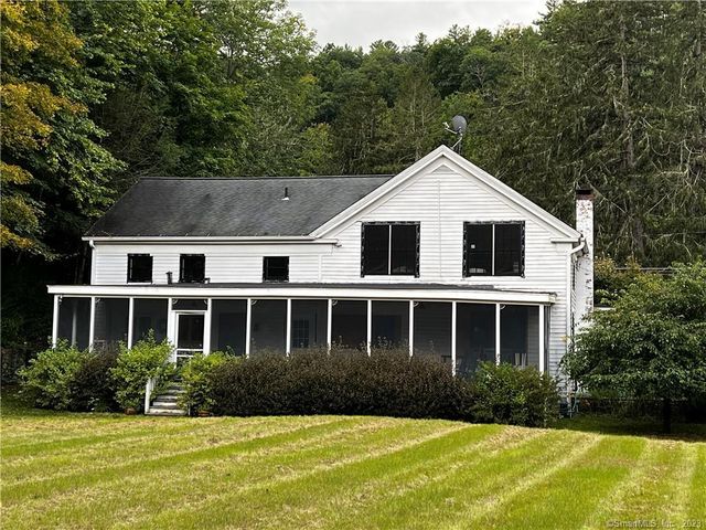 28 White Hollow Rd, Lakeville, CT 06039
