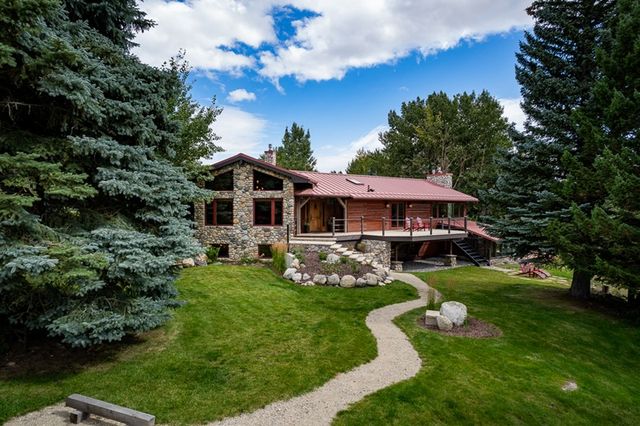 3 Lower Wapiti Valley Rd, Red Lodge, MT 59068