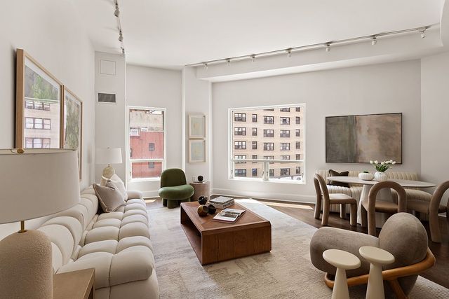250 E  49th St #3D, New York, NY 10017