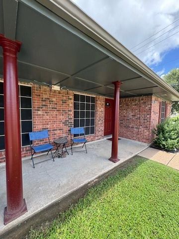 8951 Dirby St, Houston, TX 77075