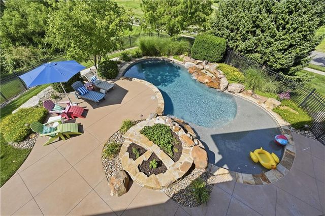 9162 Cottonwood Canyon Dr, Lenexa, KS 66219