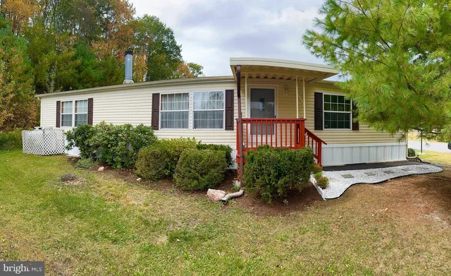 72 Angel Dr, New Ringgold, PA 17960